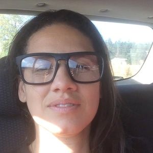 Meet your Posher, Debora